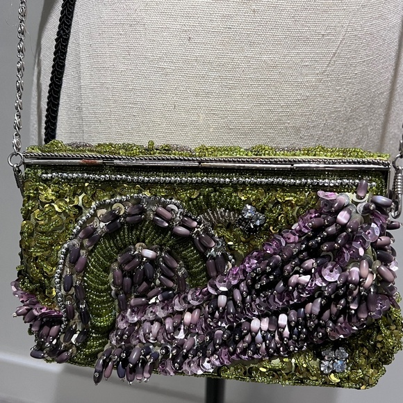 Vintage beaded bag with spring-loaded closure! Gorgeous bag! - Picture 3 of 10